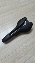 프로로고 나고 에보 파스 카본 안장 134mm